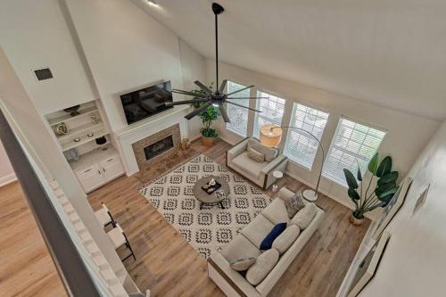 Alden Bridge Villa | New!4BR with Easy Access to all Woodlands Amenities