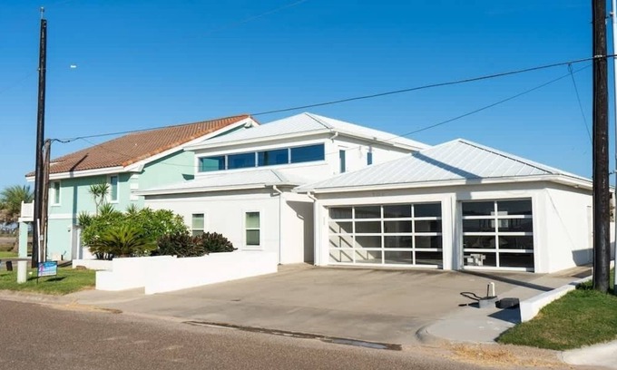 Port Isabel House | NEW! Adams st channel house
