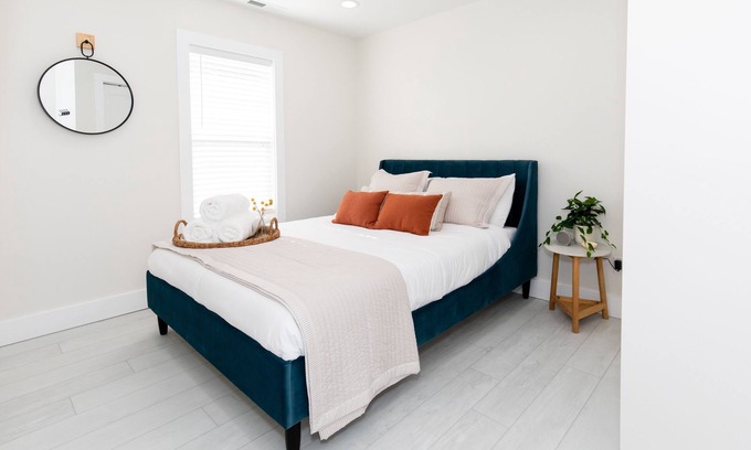 Sandusky Condo | New! Adjoining Suites - Sleeps 12!