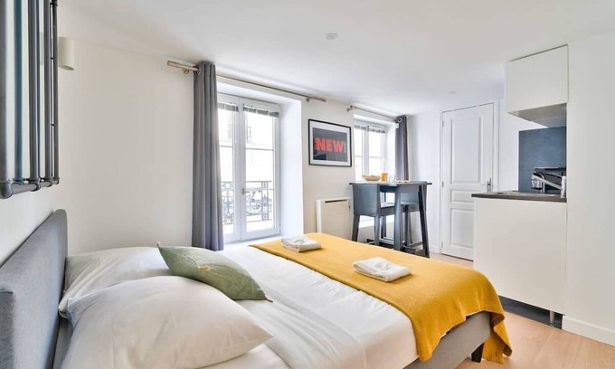 Strasbourg -Saint-Denis Apartment | New and Bright Studio in the Heart of Paris (1G)