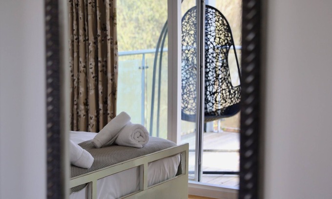 Malmesbury House | *NEW* Bauhinia House: Spa Access and Lakeside Home