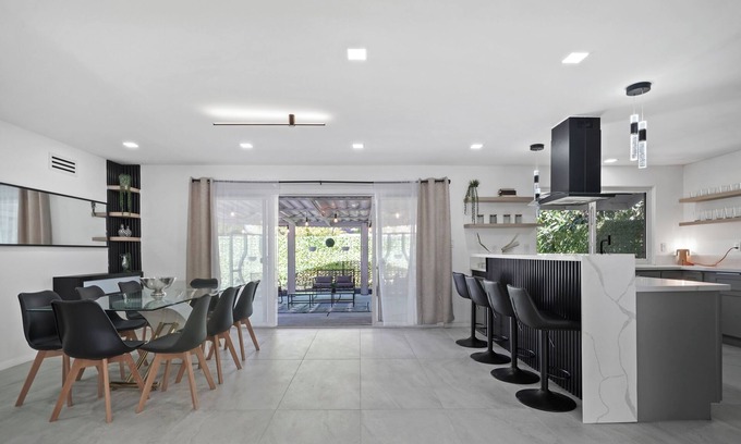Thousand Oaks House | New! Beautiful & Elegant 5BD/3BA at Thousand Oaks