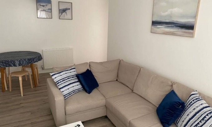 Oldbury Apartment | New Birmingham Rd, Tividale, 2 twin rooms, parking