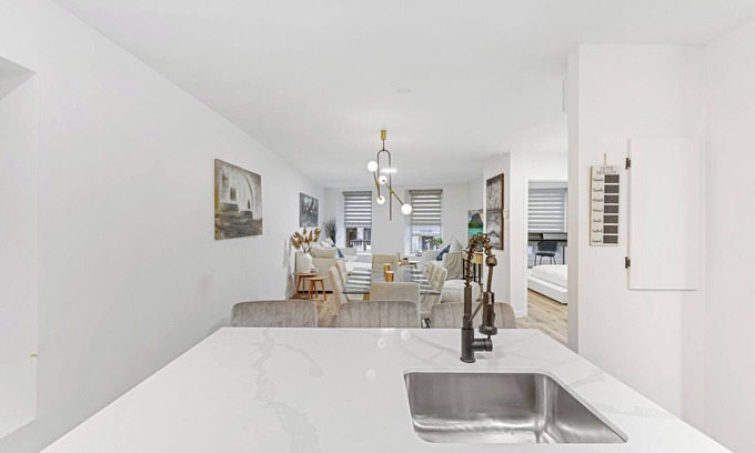 Quartier des Spectacles House | NEW Boho Downtown 10 BIG bedrooms