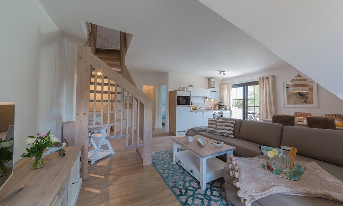 Zingst Apartment | New, bright and friendly beach vacation apartment for up to 6 people with sauna house.