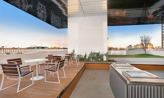 Waterloo Apartment | New, Bright Apartment in Waterloo near park