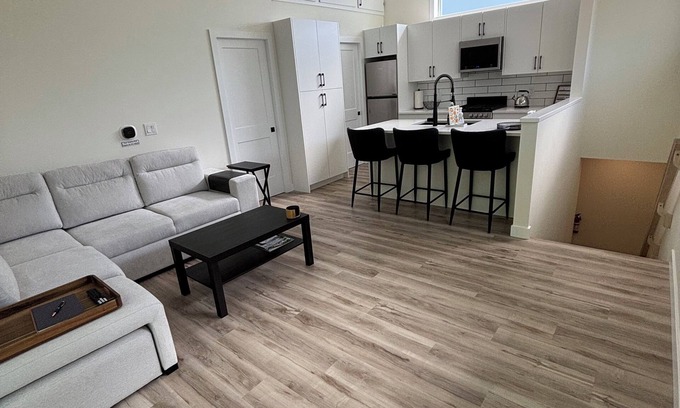 Signal Hill House | New Build, Charming 1-bedroom home in fabulous Calgary SW, 1.2 hours from Banff