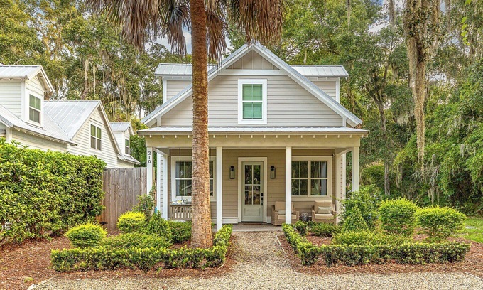 Saint Simons Island Cottage | New Build Cottage near the Beach, Sea Island, Resturants