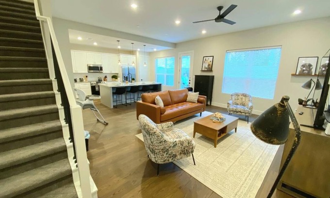 Richards - K F O House | New-build Lax 4 Bedrooms with En-suite Baths 1.5 Miles to Texas A&M