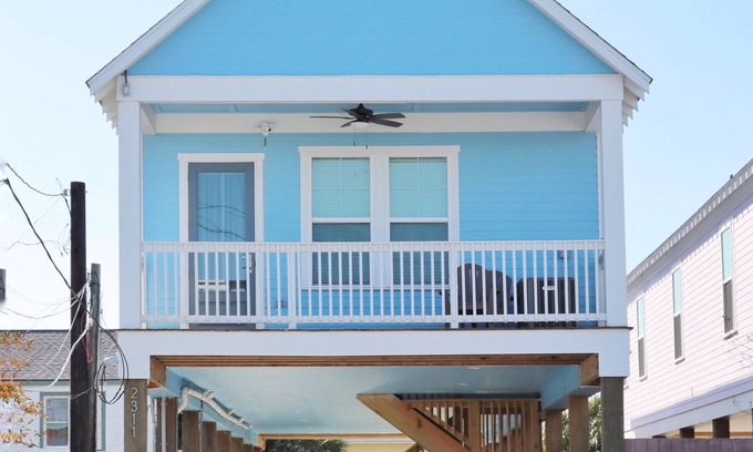 Galveston House | New Built Pastel Paradise - Blue Breeze Haven 2 Bedrooms 2 Baths Sleeps 6