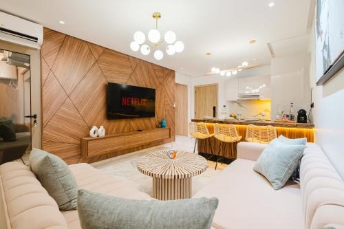 Gueliz Apartment | NEW - Central 1BR-Kingsize, AC & Terrace Parking
