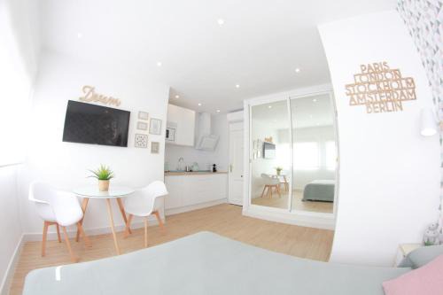 Torremolinos City Centre Apartment | New Central Studio Torremolinos