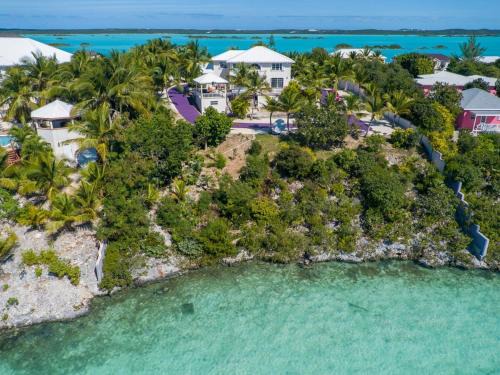 Ocean Point House | NEW Chalk Sound Home BBQ Pool Beach Steps Away