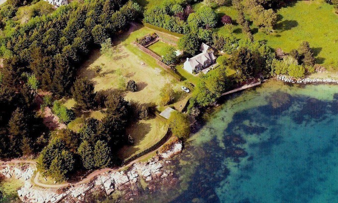 Tregunc House | New - Charming thatched cottage in the water with swimming pool