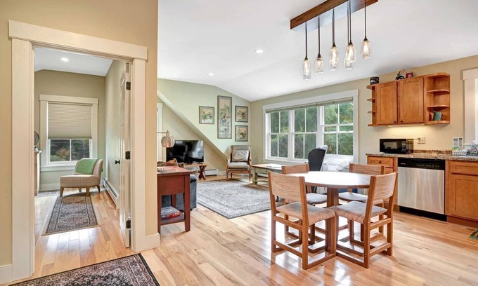 Hartland Apartment | New! Charming 1BR Hideaway - Hartland Hill House
