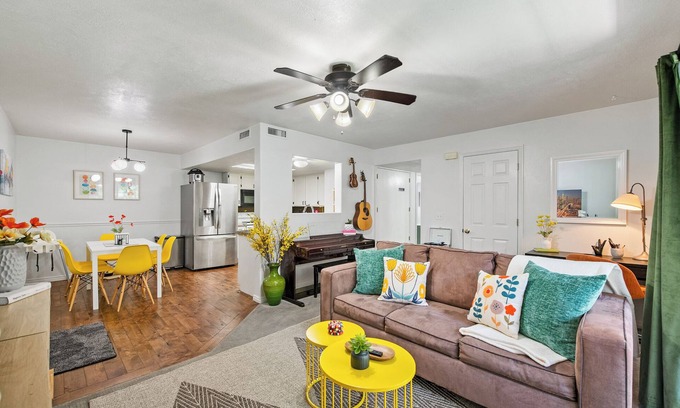 Orem Condo | NEW! Charming Condo, Perfectly located near UVU/BYU, Balcony, Near Mountains!