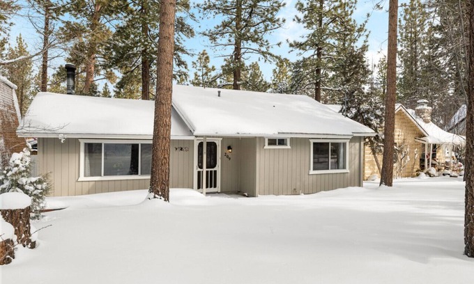 Big Bear City Cabin | * NEW* Chateau Oso Grande in Big Bear + Spa + BBQ