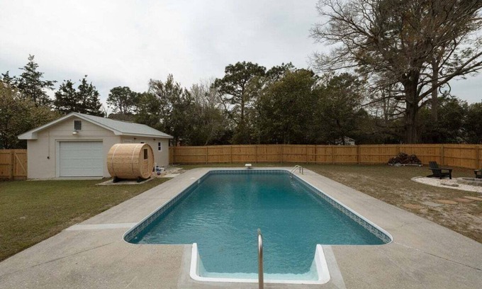Green Meadow House | New! Coastal Ranch with Pool