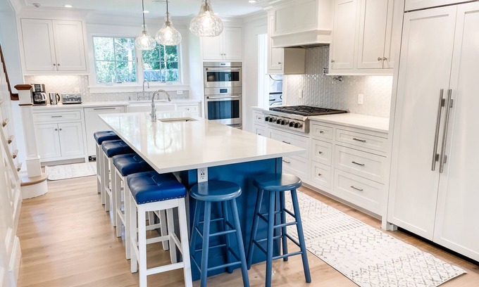 West Tisbury House | New Construction Luxury 3 bedroom 2.5 Bath Lamberts Cove Beach Access
