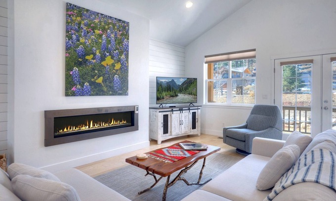 Hermosa House | New Contemporary Mountain Home - 12 Min. to Durango - Central AC - Views