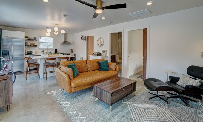 Medicine Park Cottage | ~New~ Contemporary Cottage in great LOCATION with mountain VIEWS!