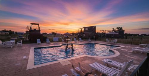 Fredericksburg Resort | New Cornhole, Pickleball, Hot Tub, Pool & Patio