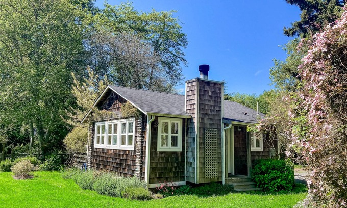 Trinidad Cottage | New cottage in a farm setting w/a shared game room near beaches & parks