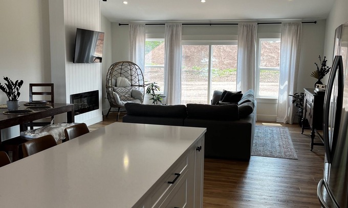 Stratford House | New Cozy Home in Stratford - Minutes to downtown Charlottetown