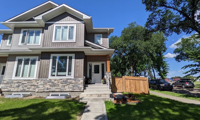 Northeast Edmonton House | New Cozy Three Bedroom Home Close to the River Valley