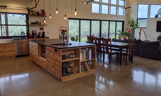 Eugene House | New Custom PNW Modern home 20 min to Hayward Field