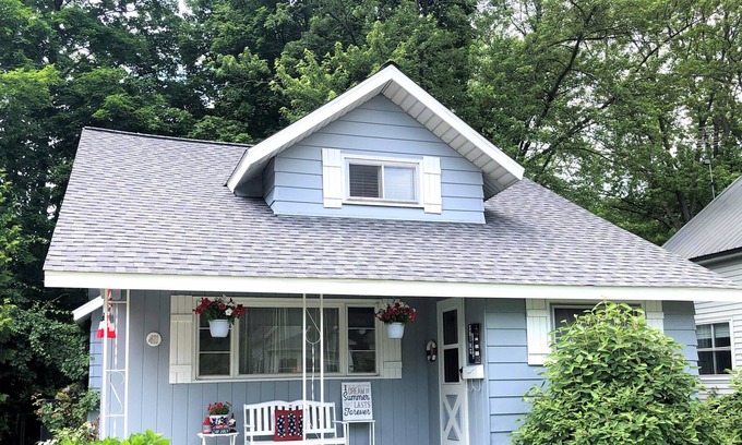 Ludington Cottage | NEW Cute Cottage Walk to Beach/Downtown Ludington