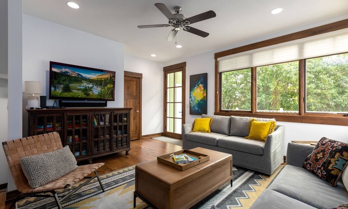 Whitefish House | New downtown Whitefish listing - New furniture - AC - walk to everything - close to Whitefish river