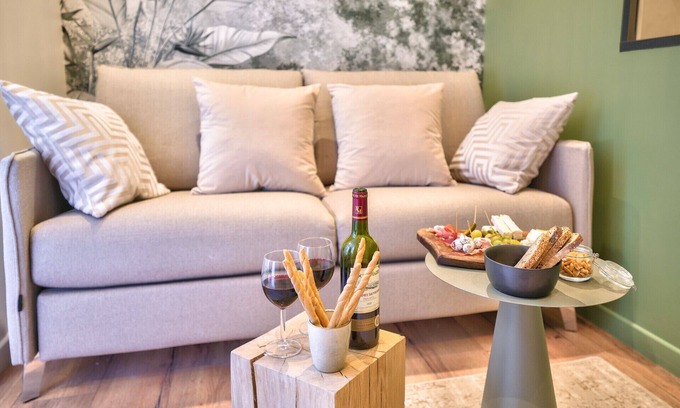 Grenelle Apartment | NEW Eiffel Tour ! Splendid 2BR & 1 BR Apts in the Heart of Paris
