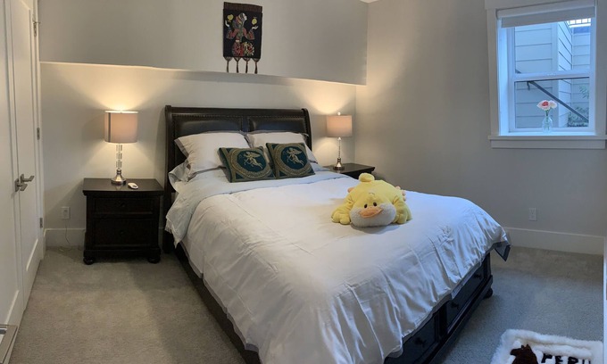 White Rock Apartment | New Entire Guest Suite