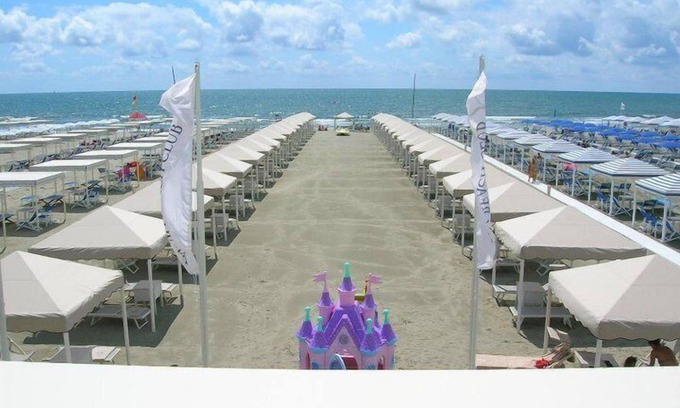 Lido di Camaiore Apartment | NEW FLAT ON THE BEACH CONNECTED WITH A BEACH CLUB