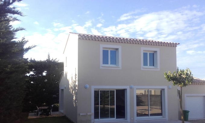Saint-Saturnin-les-Avignon Villa | NEW VILLA WITH AIR CONDITIONING IN QUIET
