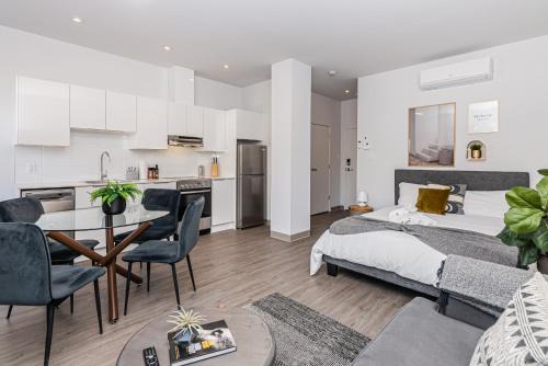 Plateau Mont Royal Apartment | New, Fresh and Luminous Studio in Le Plateau by Den Stays