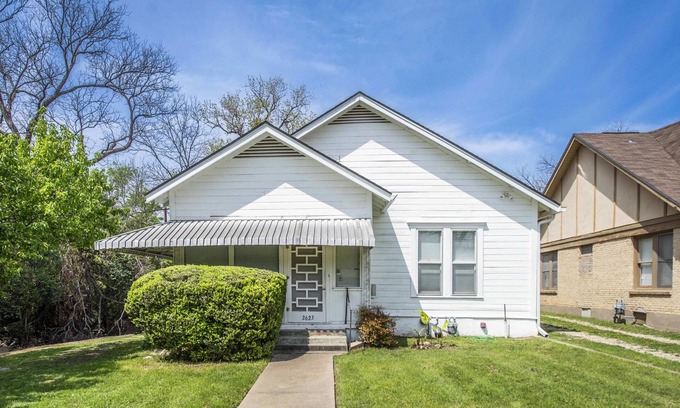 Austin Ave. House | New! Gathering Place on Columbus