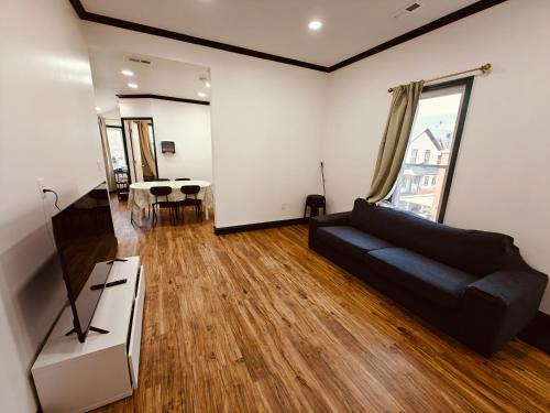 Downtown Niagara Falls Apartment | New! Golden Retriever walk to the falls