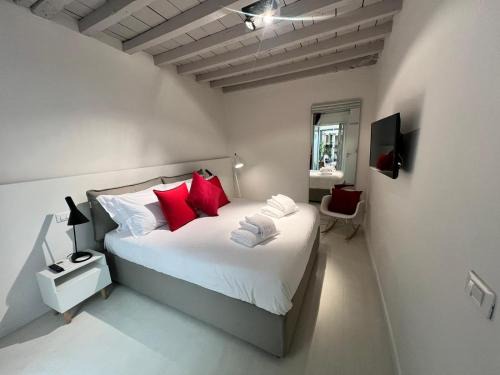 Sant' Ambrogio Apartment | NEW Ground Floor apt and PATIO