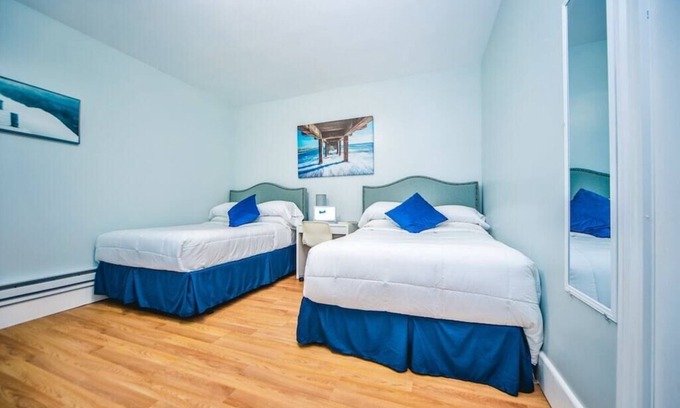Upham's Corner House | New-Group stay mins from DowntownConvention BeachFenway FreePrkg