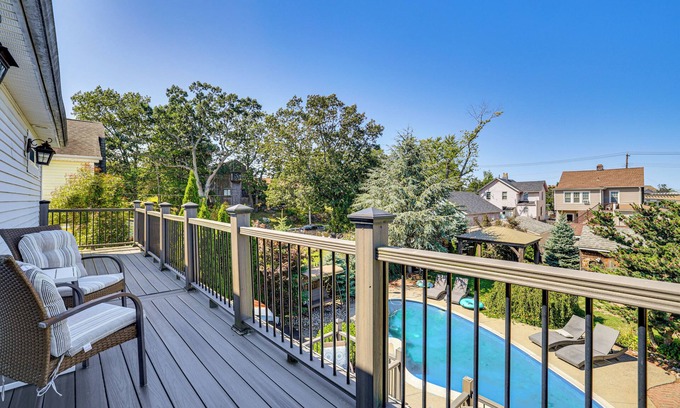East Shore Cottage | New Haven Gem w/Private Pool, Walk to Beach!