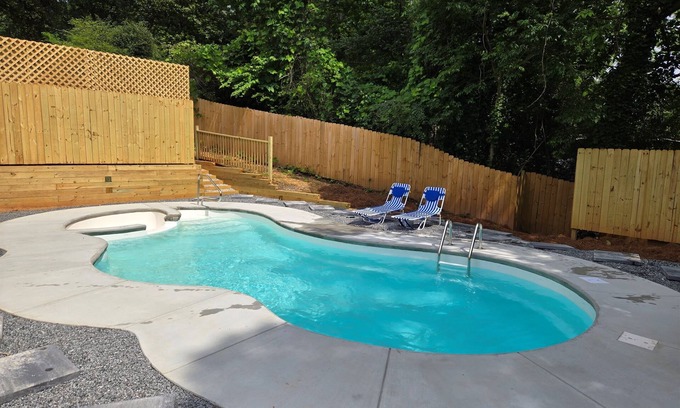 Atlanta House | *New Heated Pool & Spa!*Minutes from Downtown!Upper Westide!