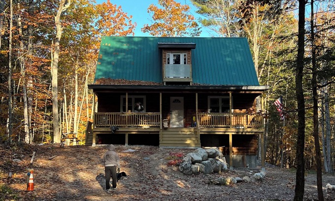 North Sebago House | New Home: Enchanting 3-bedroom house in Sebago