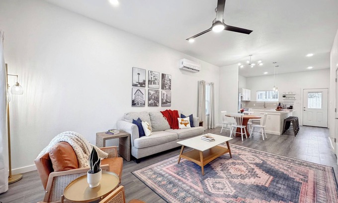 Denver Heights House | NEW Home Near BMT Grad 3 mi to Downtown & Riverwalk 1mi to Alamodome-FrostBank