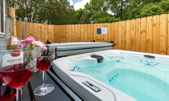 Kerrville House | NEW! HOT TUB, sleeps 8, Fire Pit, 3 BDR home downtown