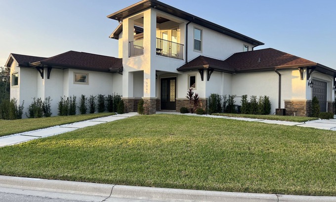 Riverbend Country Club House | new house 10 minutes to downtown