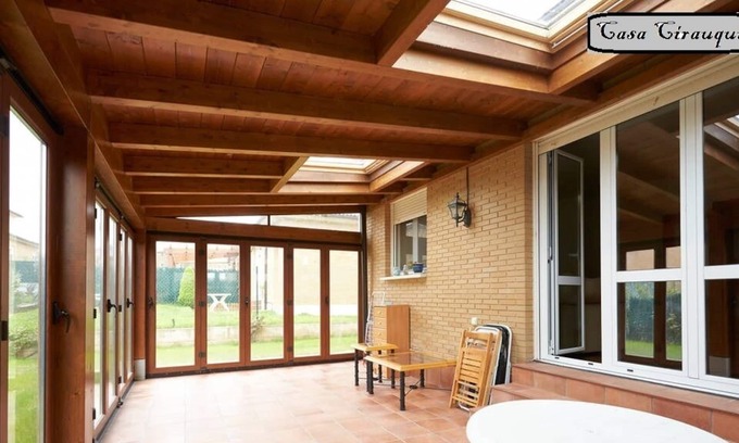 Cirauqui House | New house in rural area with garden and porch in central Navarra