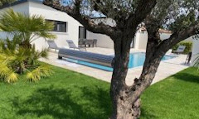 Vaux-sur-Mer House | New house with heated swimming pool for 8 to 10 people, quiet area