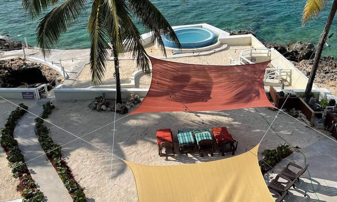 Nassau House | NEW & IMPROVED OCEANFRONT VILLA W/INFINITY POOL & BEST SNORKELING! Sleeps 20